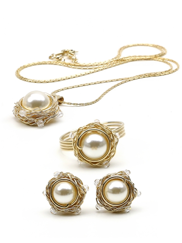 Set pendant, stud earrings and ring by Ichiban - Sweet Cream