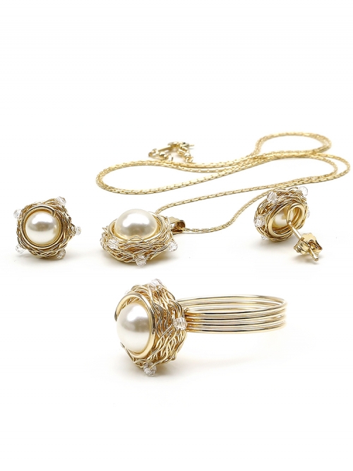 Set pendant, stud earrings and ring by Ichiban - Sweet Cream