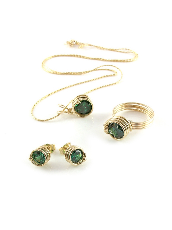 Set pendant, stud earrings and ring by Ichiban - Busted Emerald