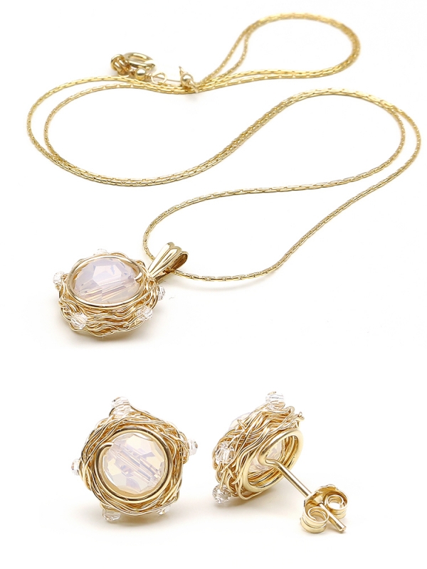 Sweet Opaline set - pendant and stud earrings