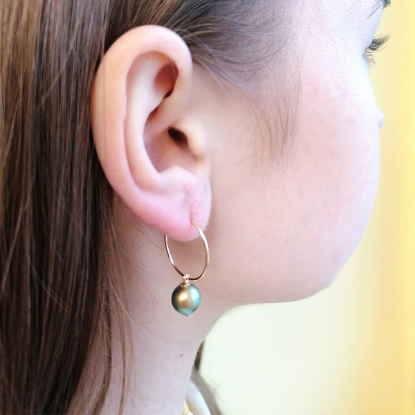 Earrings by Ichiban - Circle Iridescent Green