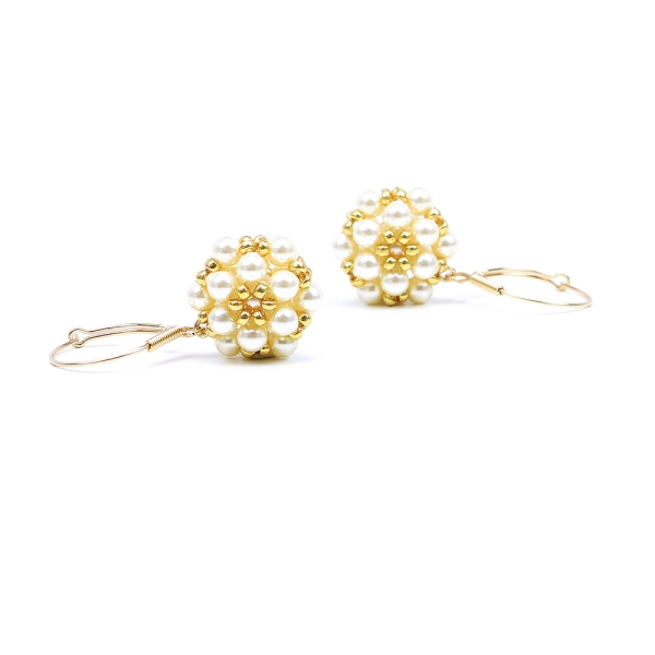 Leverback earrings by Ichiban - Daisies Cream