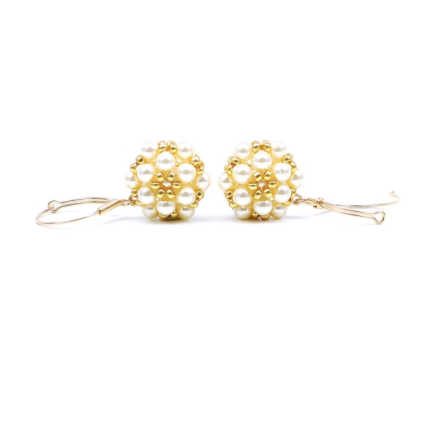 Leverback earrings by Ichiban - Daisies Cream