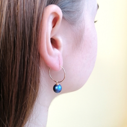 Earrings by Ichiban - Circle Iridescent Dark Blue